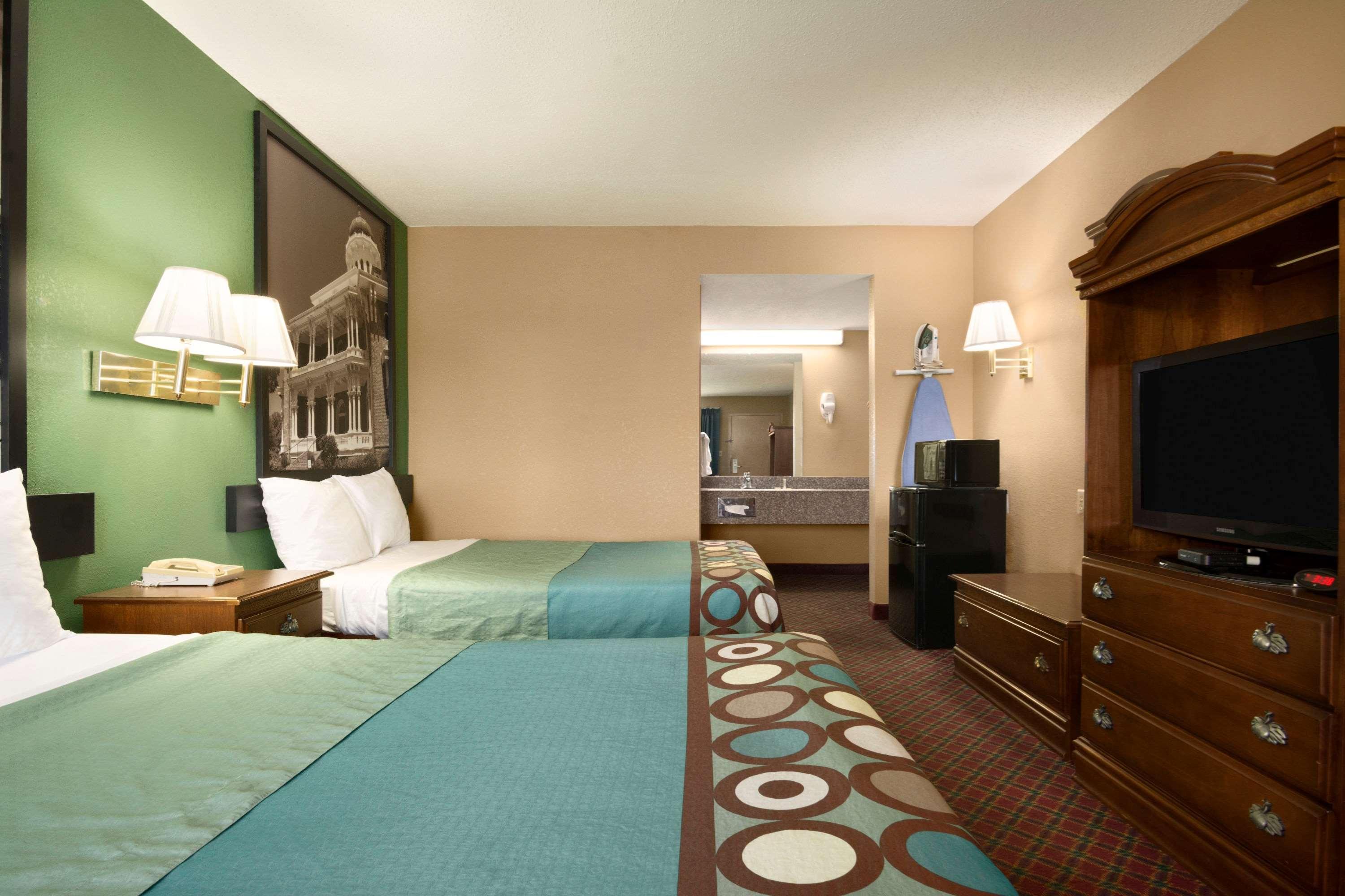 Super 8 By Wyndham Hattiesburg North Εξωτερικό φωτογραφία