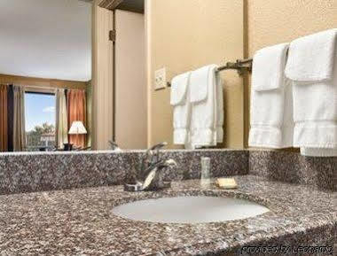 Super 8 By Wyndham Hattiesburg North Εξωτερικό φωτογραφία